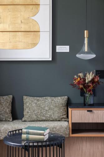 la source exclusive apartment