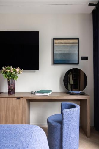 la source exclusive apartment