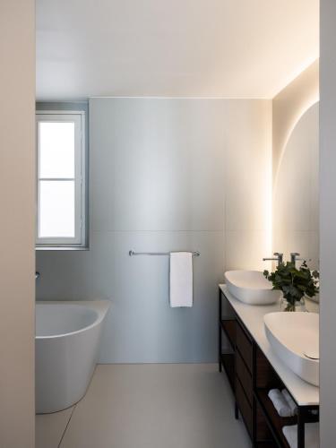 la source exclusive apartment