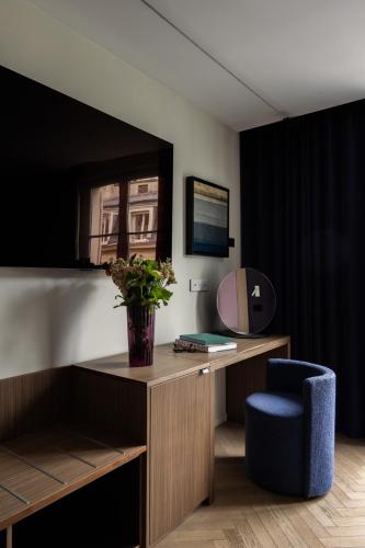 la source exclusive apartment