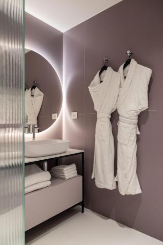 la source exclusive apartment