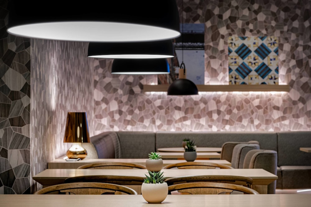 Ac Hotel Porto By Marriott,Campanhã>>Antas,4 star