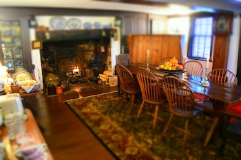 Silsbee's By Daniels House,53 Essex St,4 star