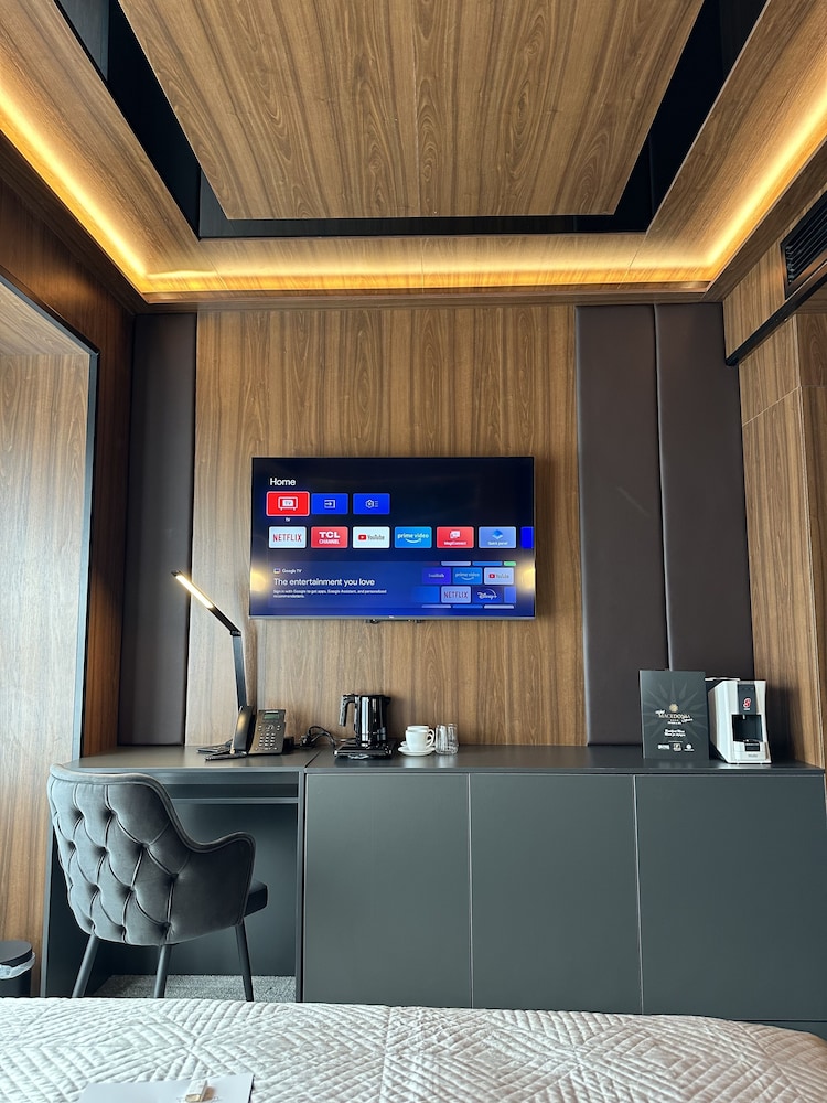 hotel macedonia square