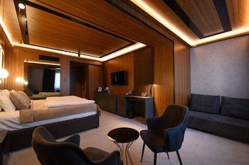 hotel macedonia square