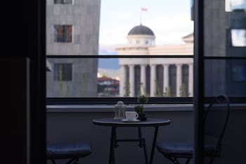 hotel macedonia square