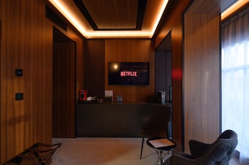 hotel macedonia square