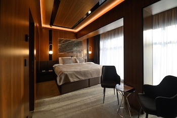 hotel macedonia square