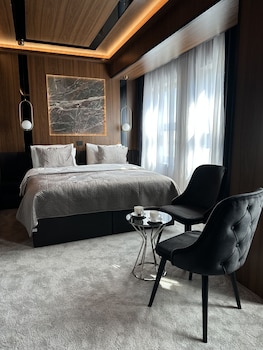 hotel macedonia square