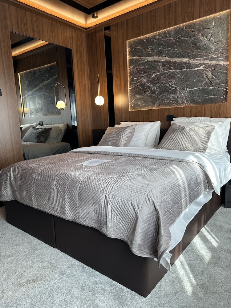 hotel macedonia square