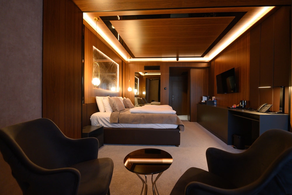 hotel macedonia square