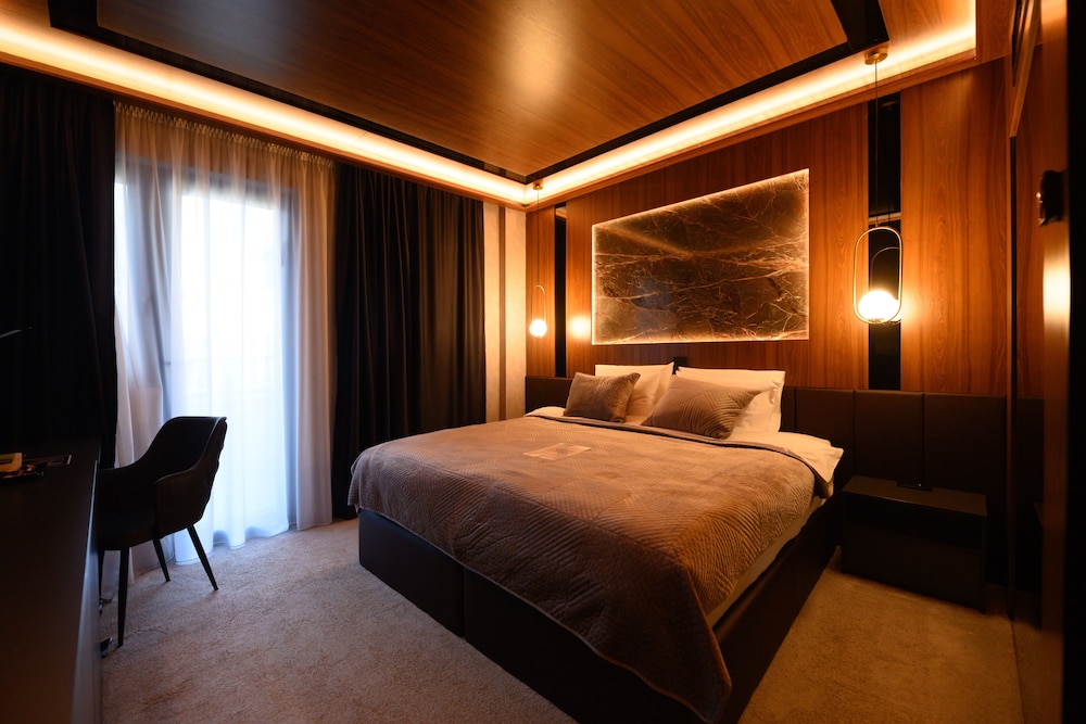 hotel macedonia square