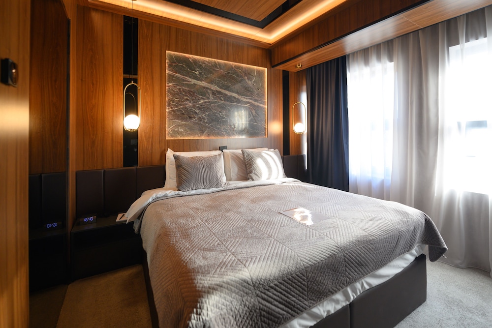 hotel macedonia square