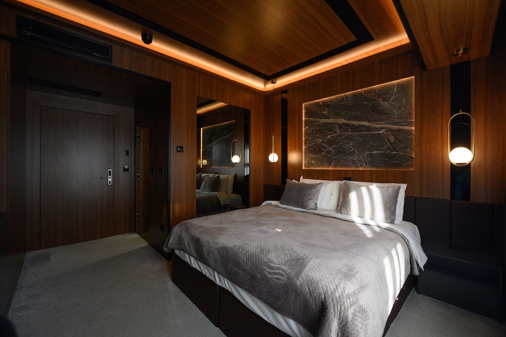 hotel macedonia square