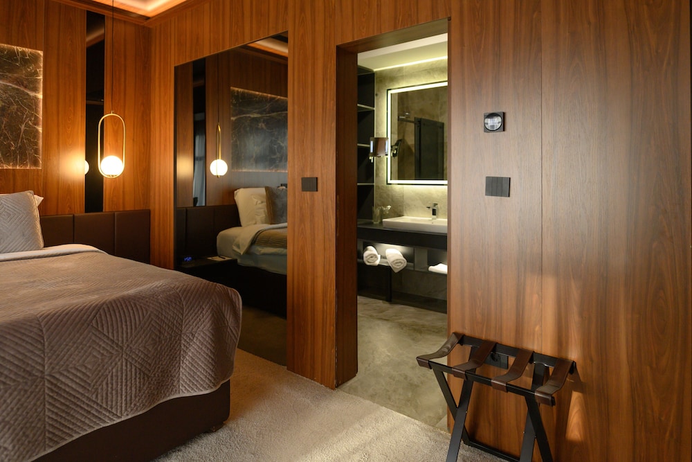 hotel macedonia square