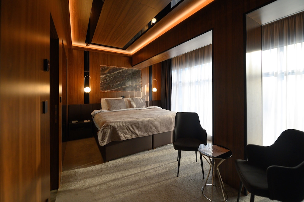 hotel macedonia square