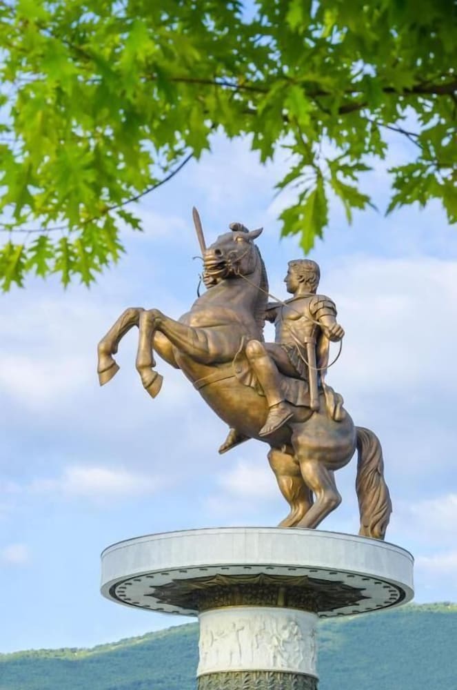 hotel macedonia square