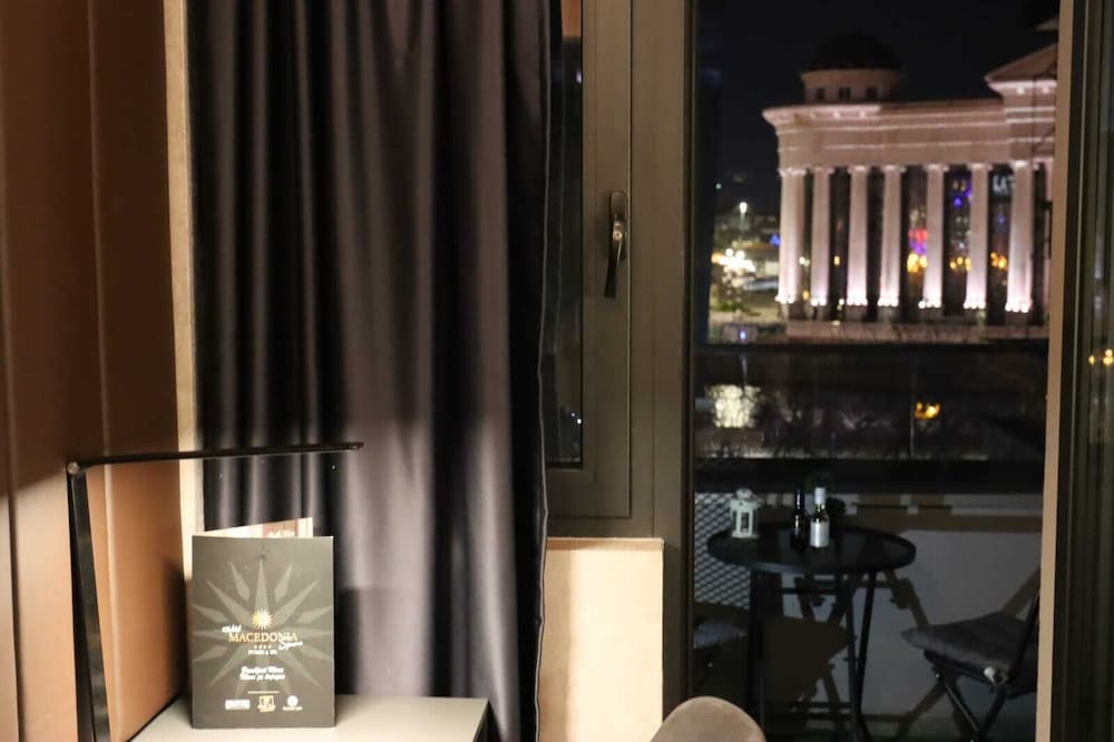 hotel macedonia square