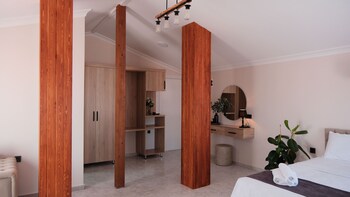 marina lora butik otel