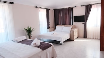 marina lora butik otel