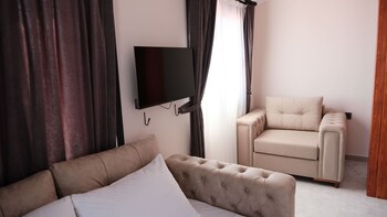 marina lora butik otel