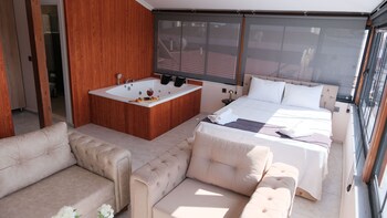 marina lora butik otel