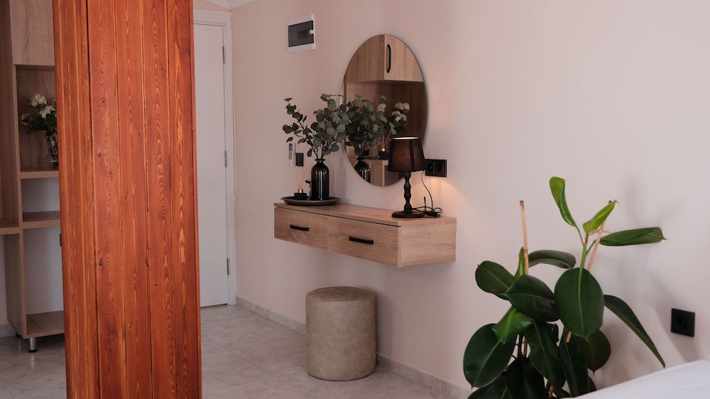 marina lora butik otel