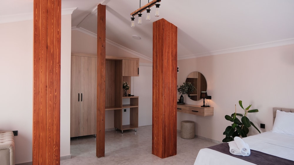 marina lora butik otel