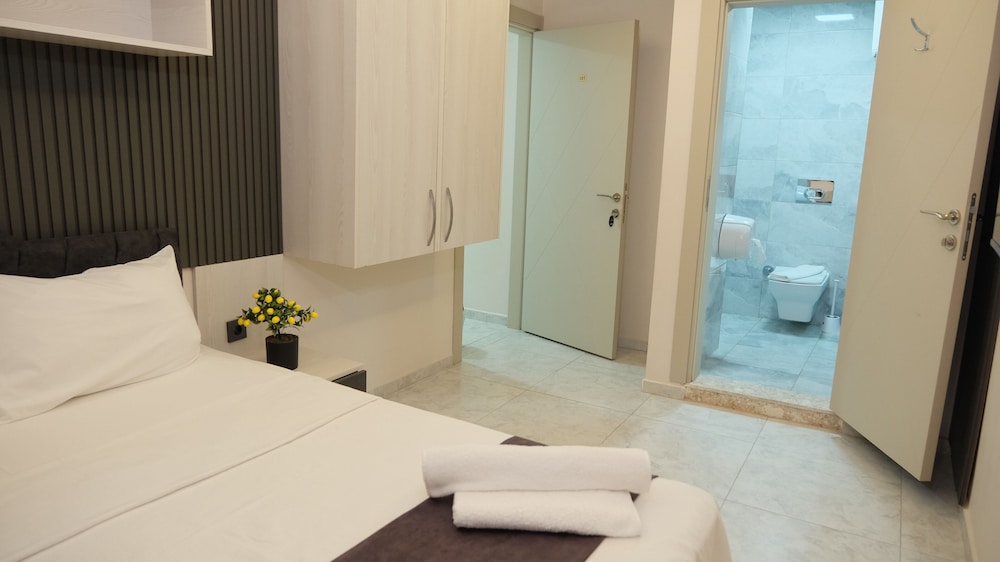 marina lora butik otel