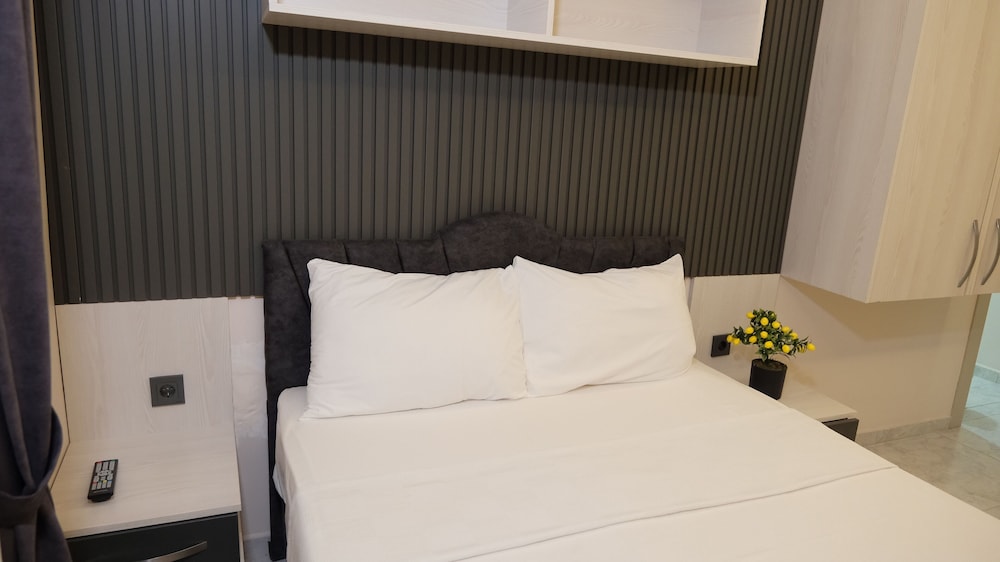 marina lora butik otel