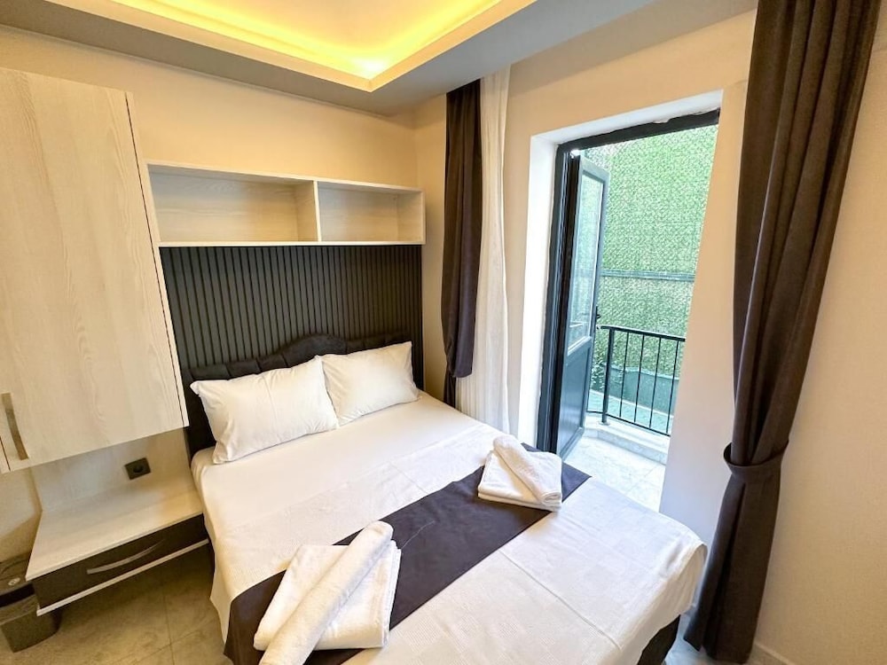 marina lora butik otel