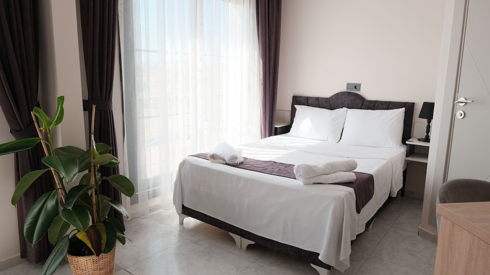 marina lora butik otel