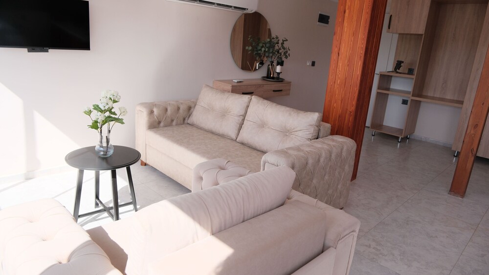 marina lora butik otel