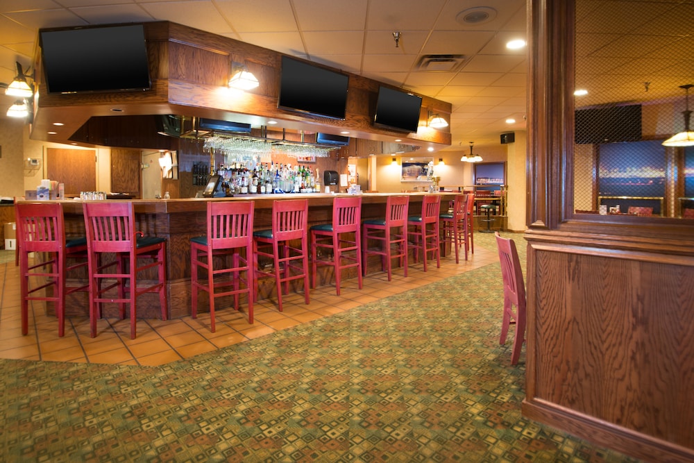 crossroads hotel at huron event center