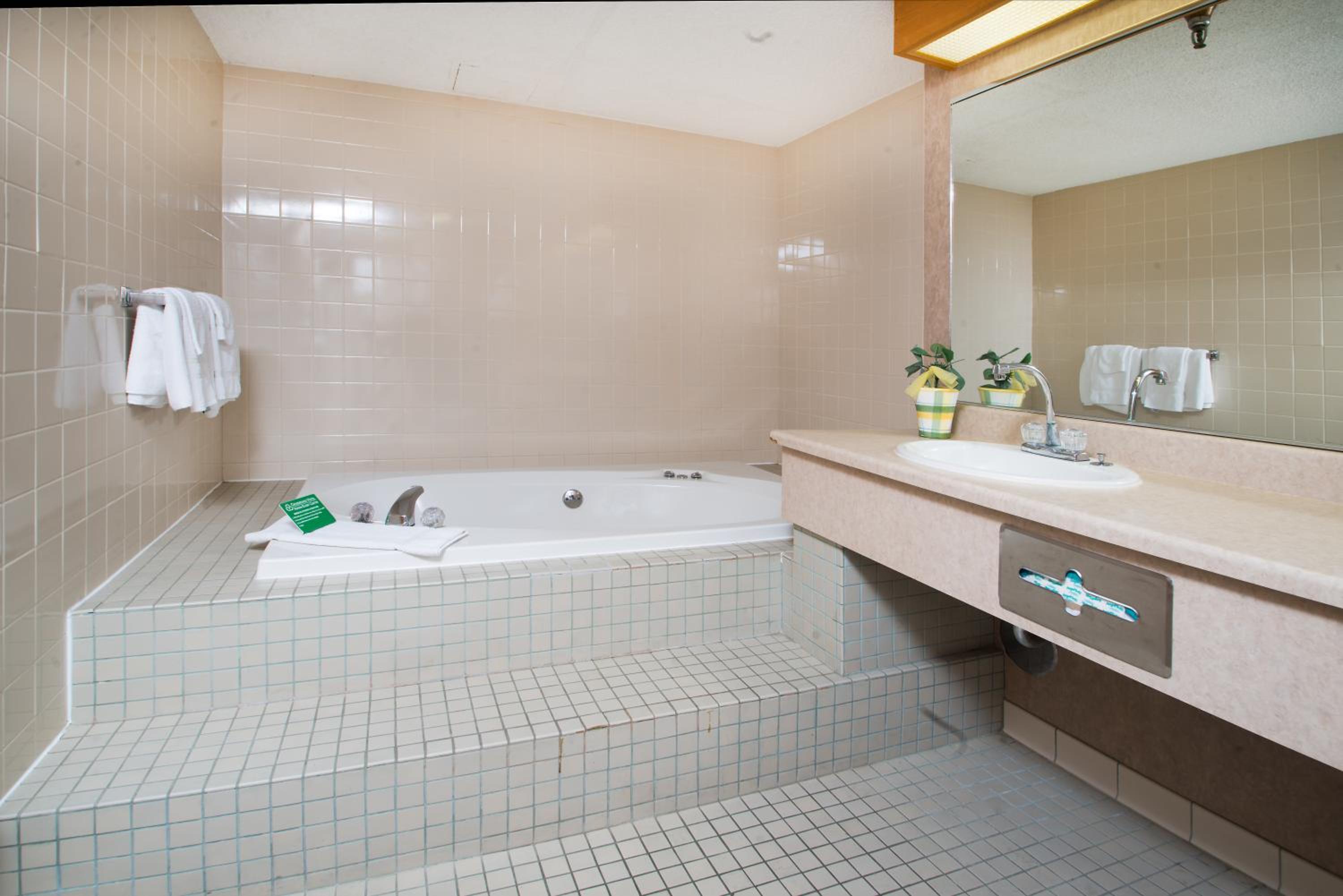 crossroads hotel at huron event center