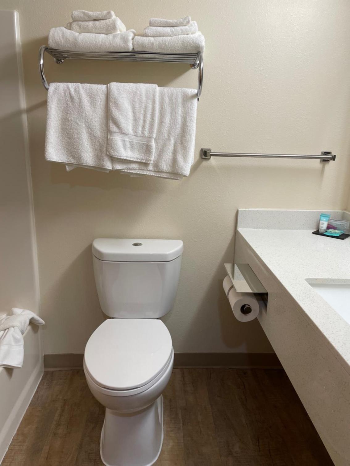 crossroads hotel at huron event center