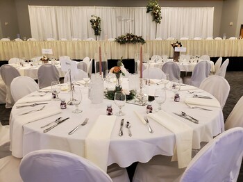 crossroads hotel at huron event center