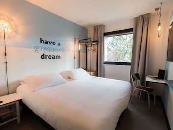 greet hotel brest aeroport