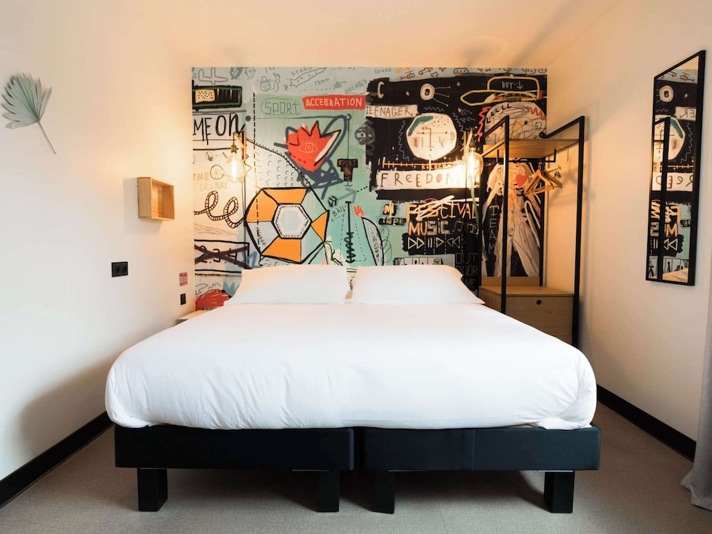 greet hotel brest aeroport