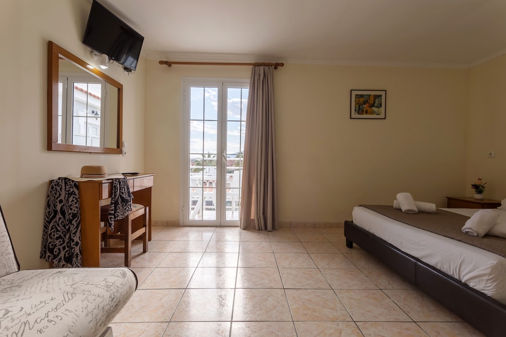 laganas holidays hotel