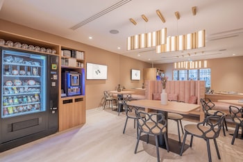 yuna porte maillot aparthotel