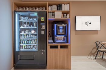 yuna porte maillot aparthotel