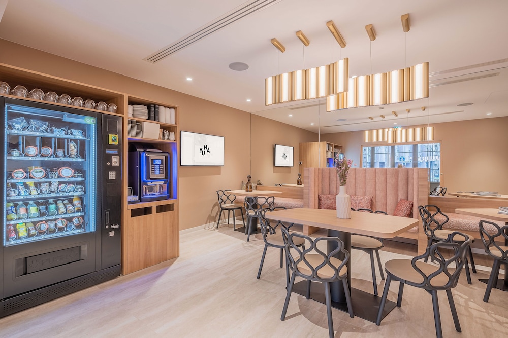 yuna porte maillot aparthotel