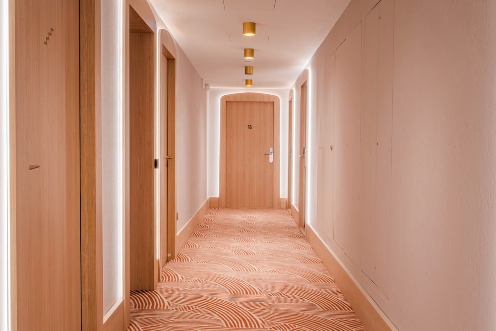 yuna porte maillot aparthotel