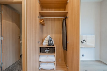 yuna porte maillot aparthotel