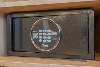 yuna porte maillot aparthotel