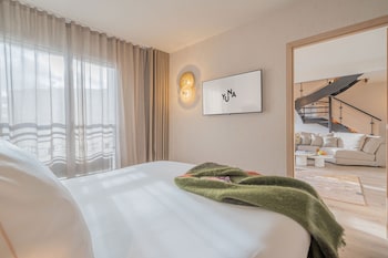 yuna porte maillot aparthotel