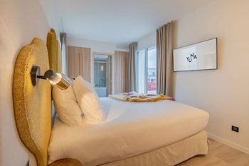 yuna porte maillot aparthotel