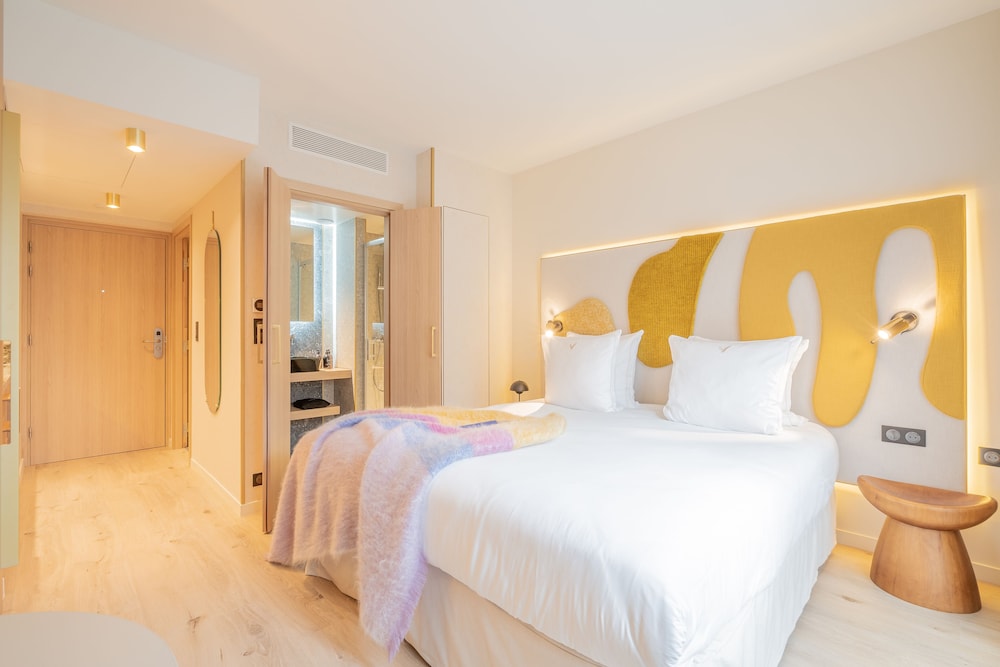 yuna porte maillot aparthotel