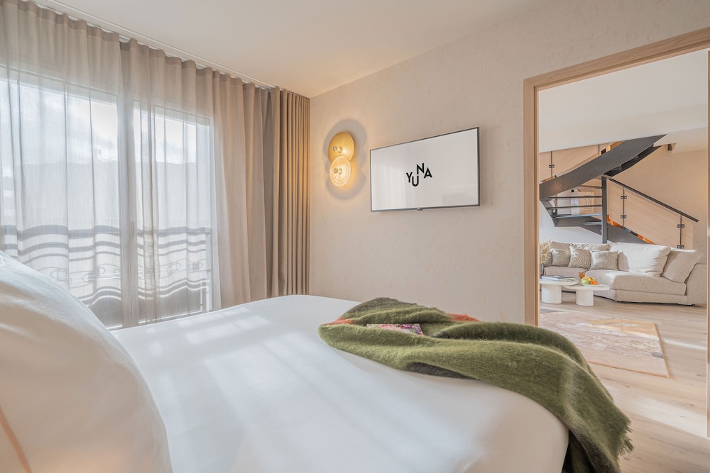 yuna porte maillot aparthotel